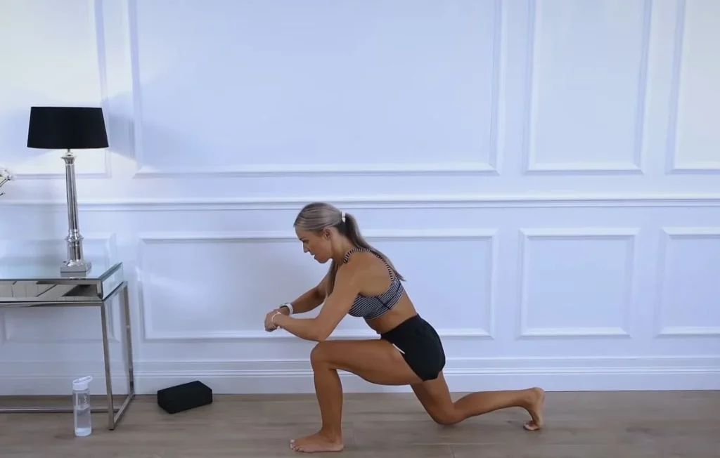 BALLET LEG LIFTS (TO THE BACK) EXERCISE